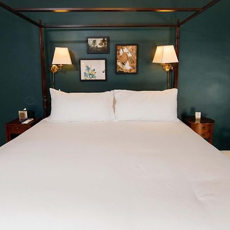 The Dewey Bed & Breakfast Ленъкс Екстериор снимка